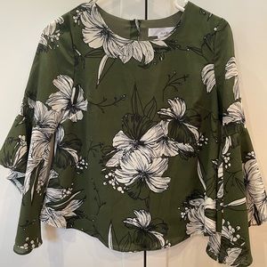 Anthropologie flutter sleeve blouse in a size XXS